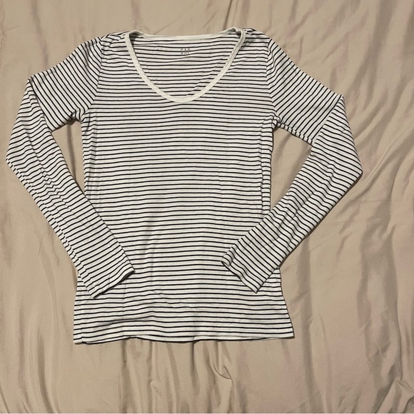 GAP Tops - GAP Black and White Striped Long Sleeve Women’s Top Size S